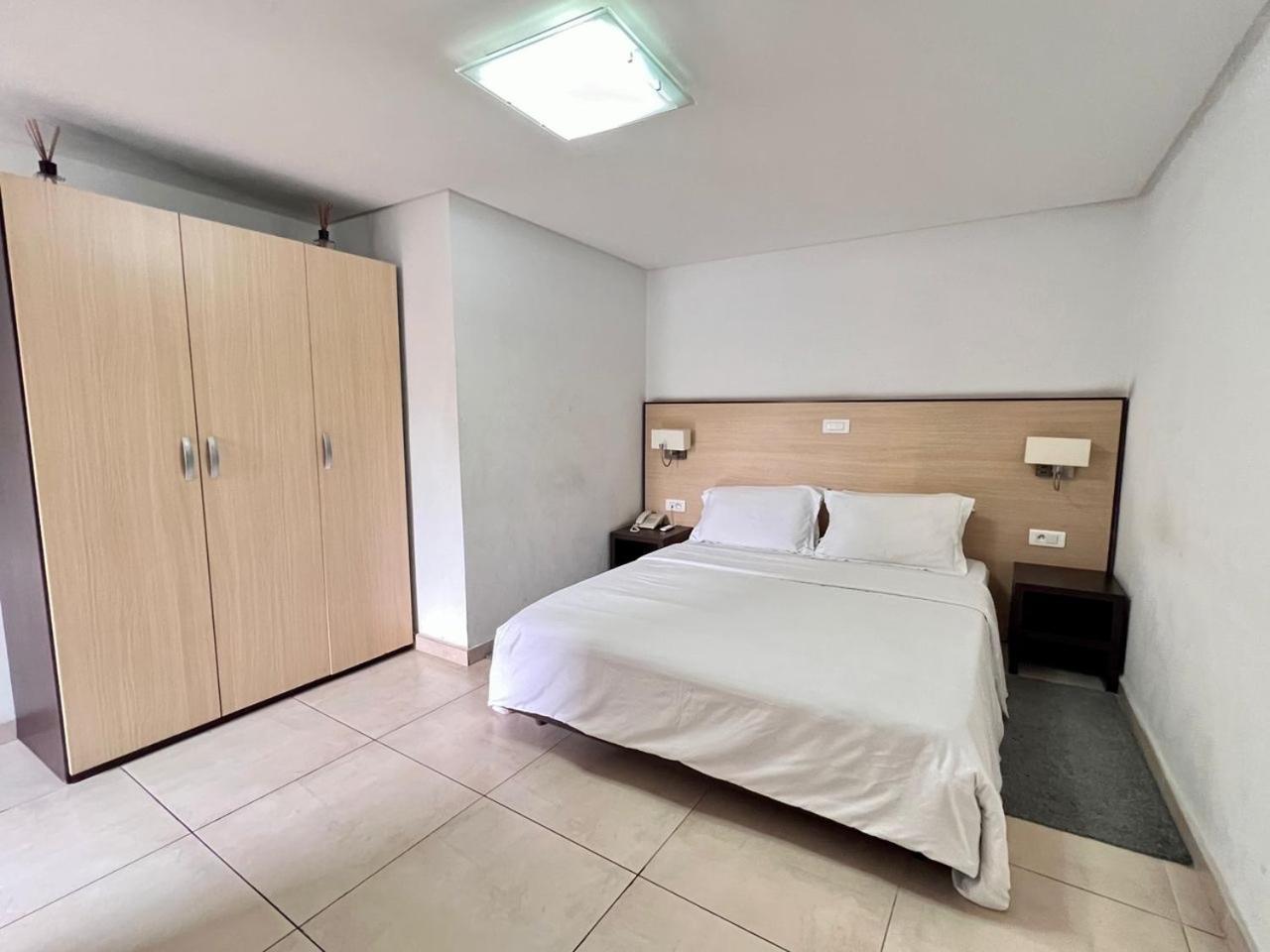 Residence Achenbach Abidjan Buitenkant foto
