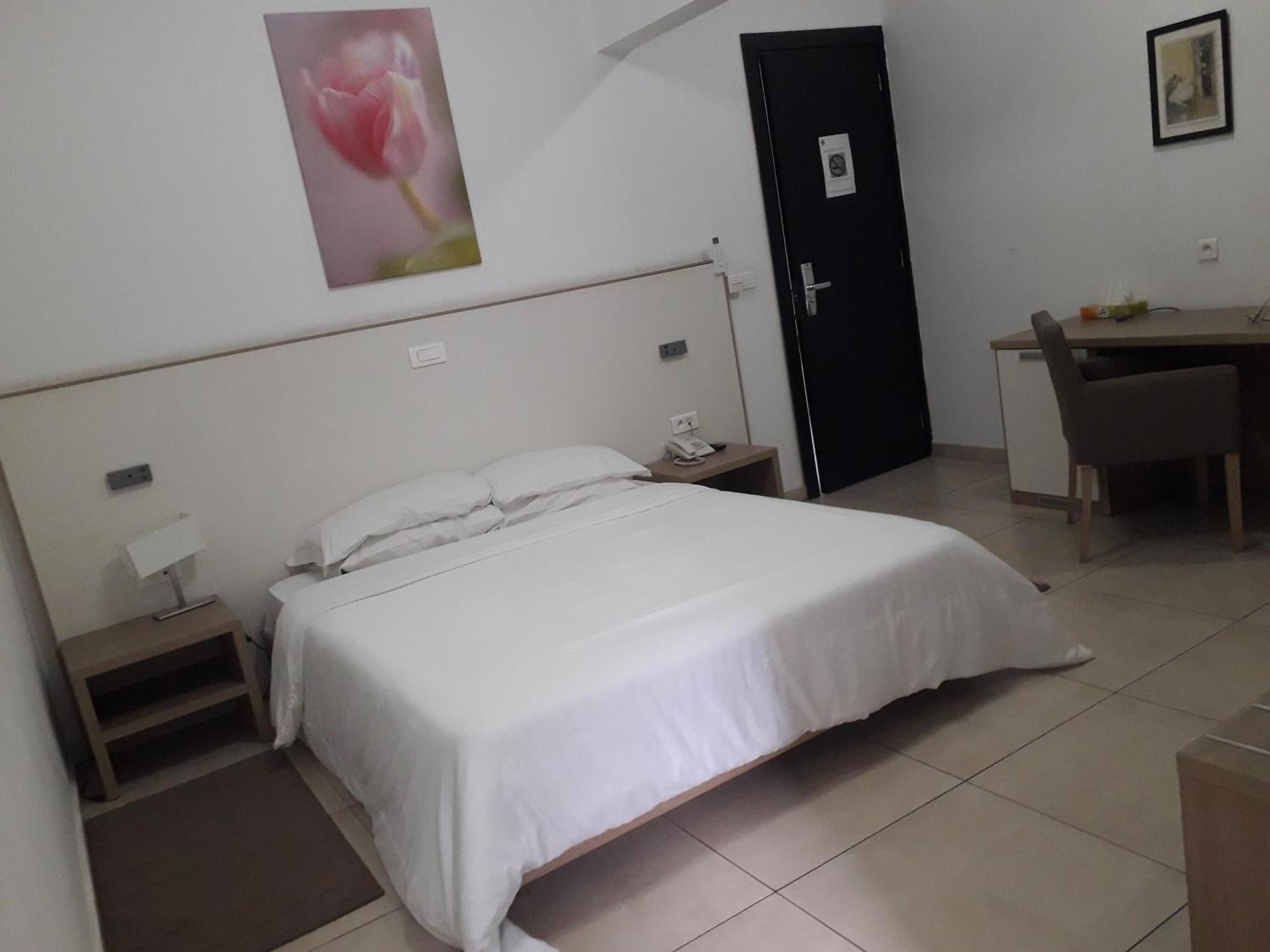 Residence Achenbach Abidjan Buitenkant foto